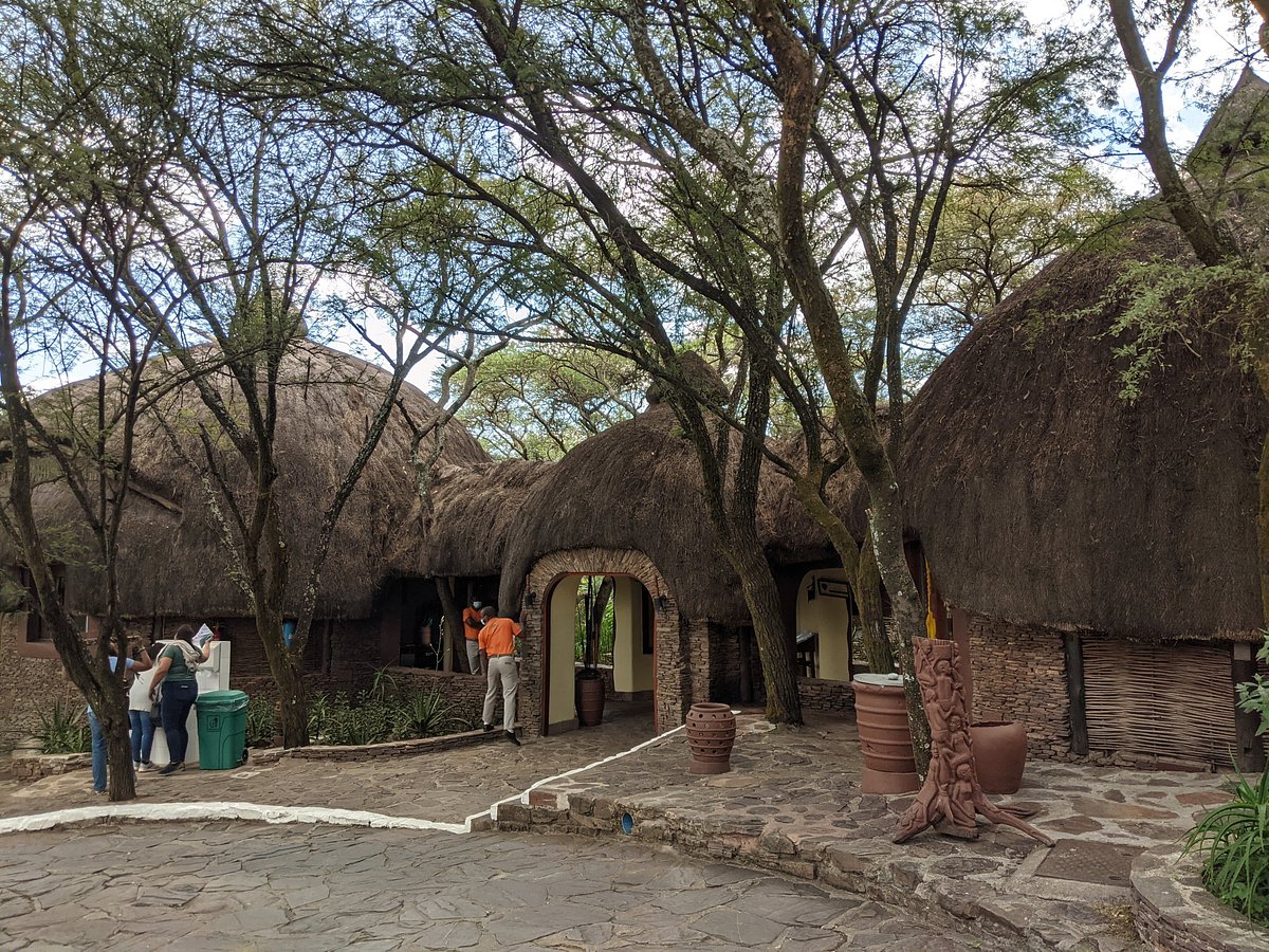 hotel serengeti serena safari lodge