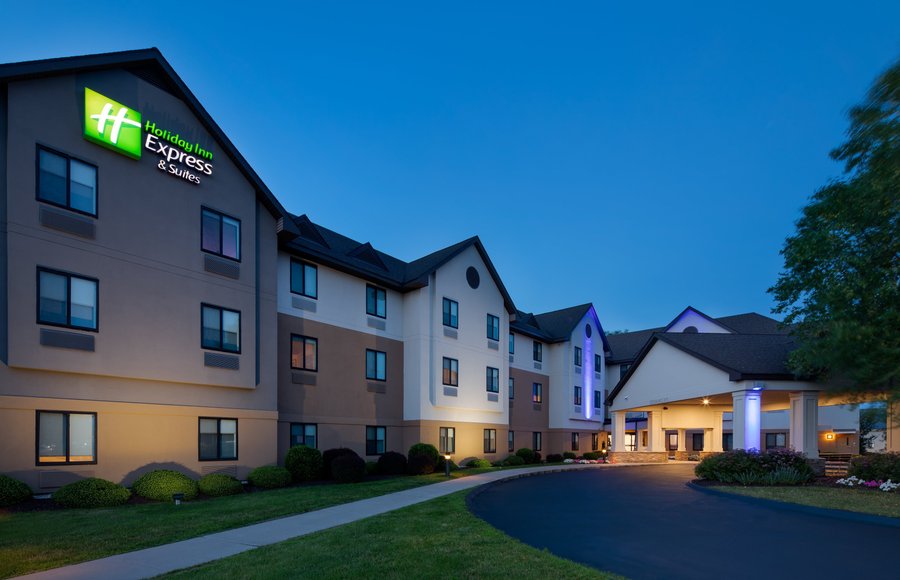 HOLIDAY INN EXPRESS & SUITES BRADLEY AIRPORT (Windsor Locks) - Hotel ...