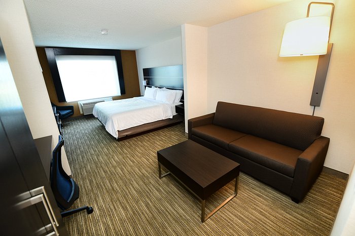 HOLIDAY INN EXPRESS & SUITES GRAND FORKS, AN IHG HOTEL $120 ($̶1̶3̶8̶