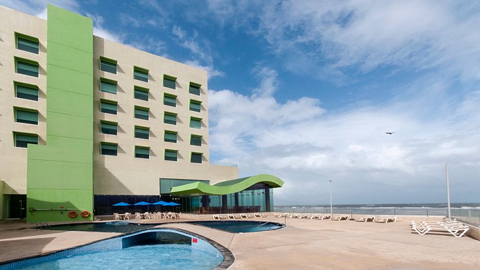 Holiday Inn Coatzacoalcos, an IHG Hotel Pool Pictures & Reviews -  Tripadvisor
