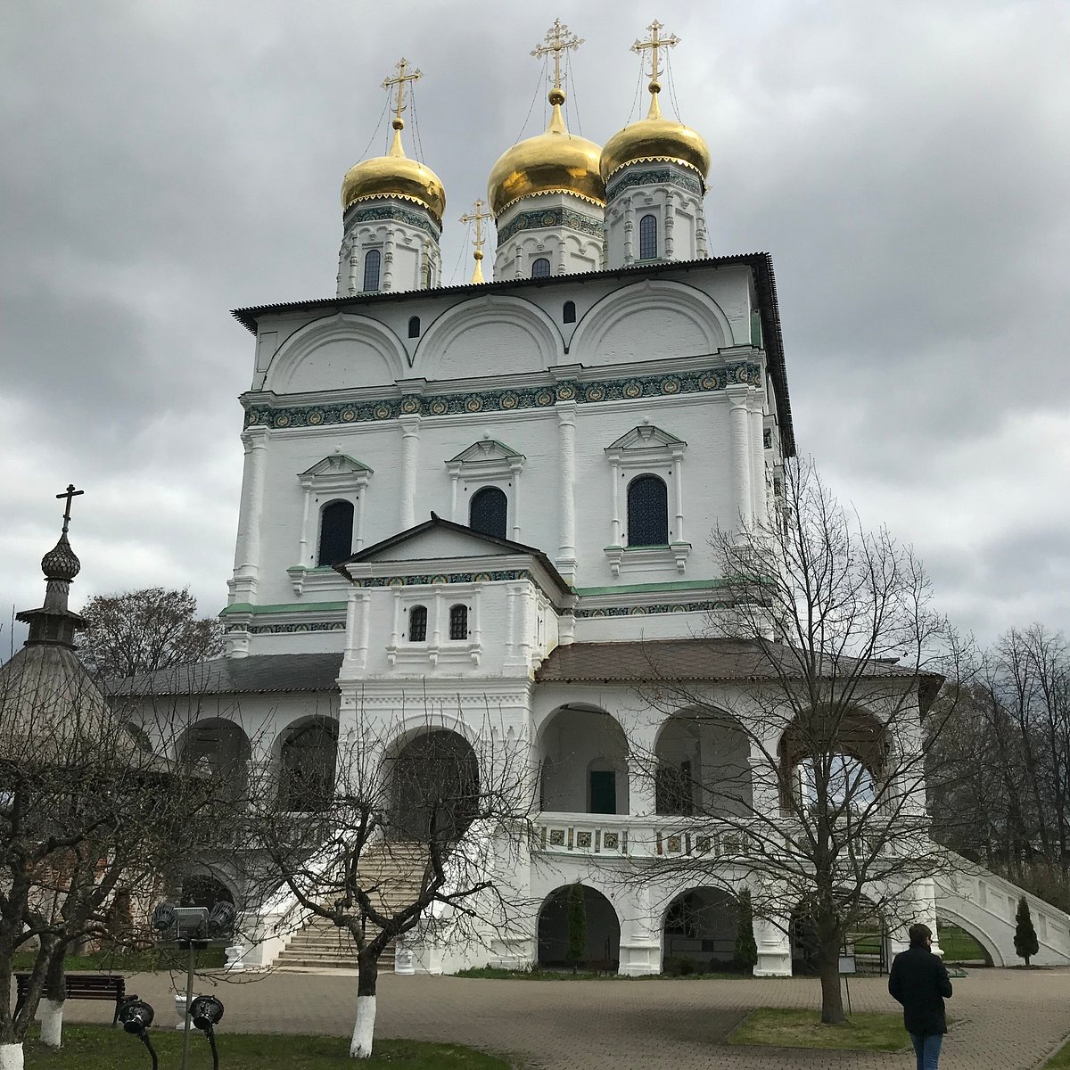 Иосифо-Волоцкий монастырь трапезная палата. Иосифо-Волоцкий монастырь колокольня.