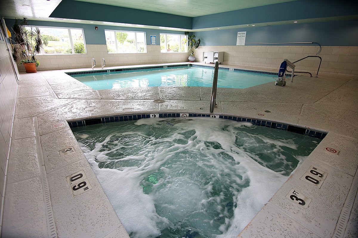 ashland wi hotels with indoor pool