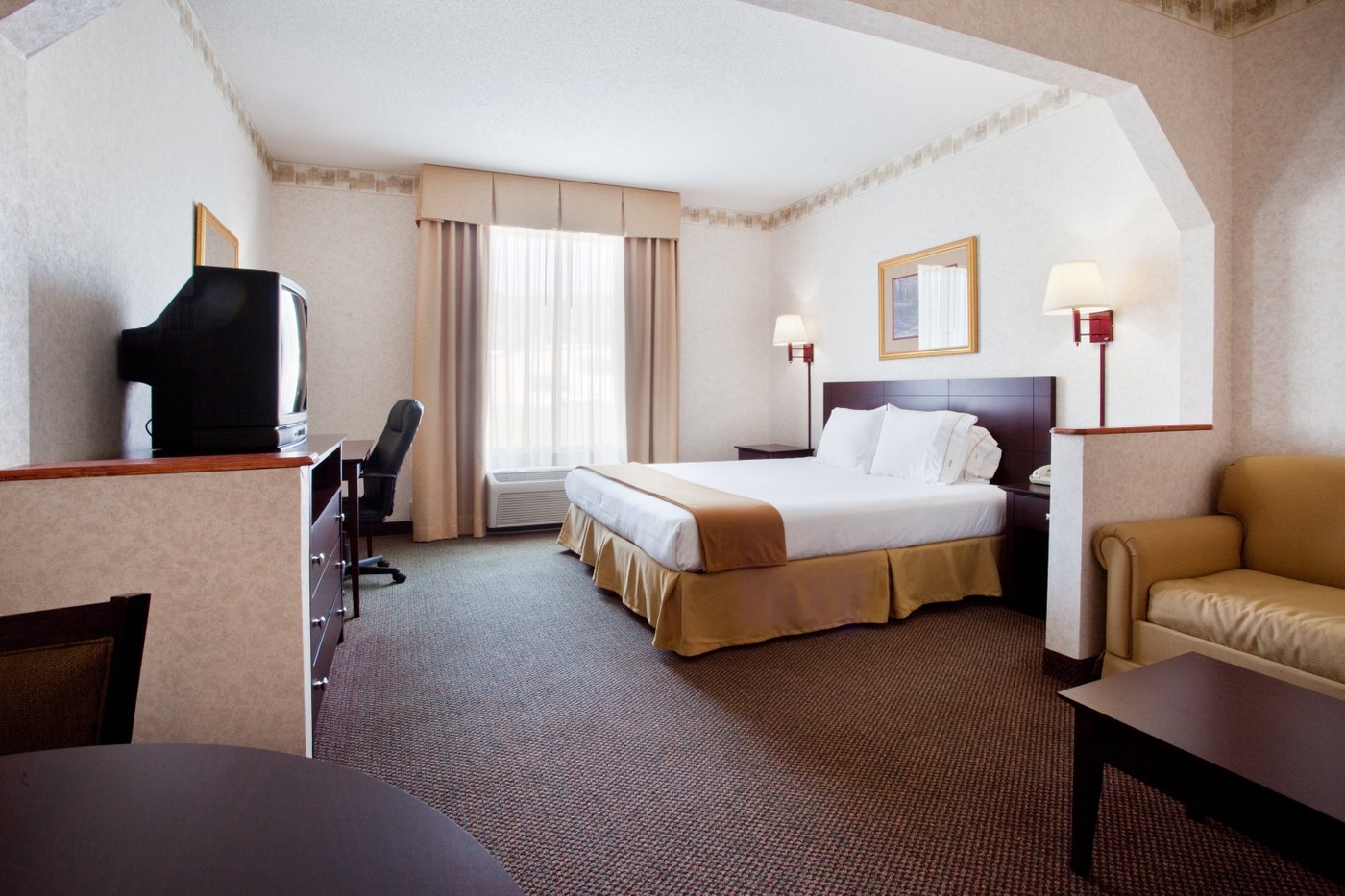 HOLIDAY INN EXPRESS & SUITES HIAWASSEE AN IHG HOTEL $99 ($̶1̶0̶9̶ ...