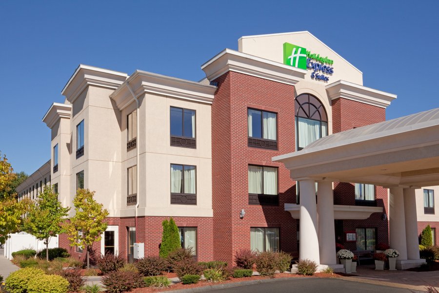 HOLIDAY INN EXPRESS HOTEL & SUITES MANCHESTER AIRPORT $125 ($̶1̶6̶9̶ ...