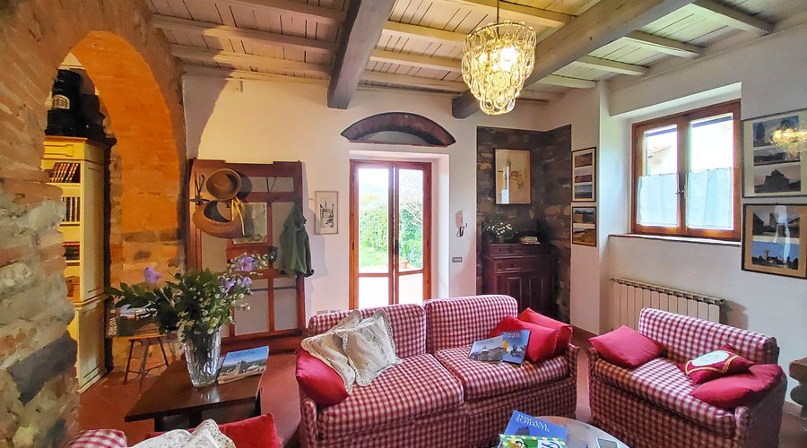Apartment GIOTTO in VILLA CAFAGGIOLO
3 bedrooms + 2 bathrooms + private garden
Completely Renovated in 2021... You'll like it!!!