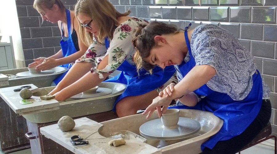 Throwing pots