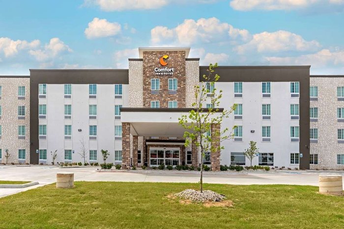 COMFORT INN & SUITES $88 ($̶1̶0̶6̶) - Updated 2023 Prices & Hotel ...