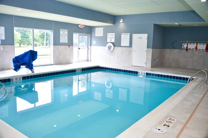 Holiday Inn Express & Suites Bensenville - O'Hare, an IHG Hotel Pool  Pictures & Reviews - Tripadvisor