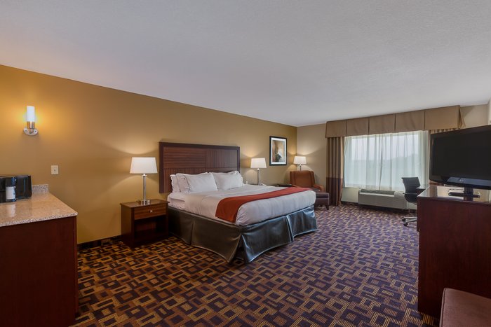 HOLIDAY INN EXPRESS & SUITES SALINA $111 ($̶1̶6̶9̶) - Updated 2023 ...