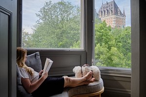 Hôtel Nomad - l'esprit de curiosité in Quebec City, image may contain: Reading, Person, Woman, Adult