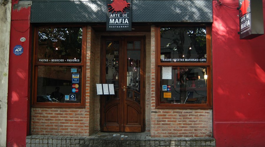 Comenzamos el 5 de Junio del año 2003, momento muy dificil en el pais. al igual que hoy. ARTE DE MAFIA LE PONE EL PECHO A LAS BALAS. 