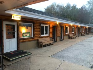 Holiday Motel in Manistique, image may contain: Hotel, Bench, Housing, House