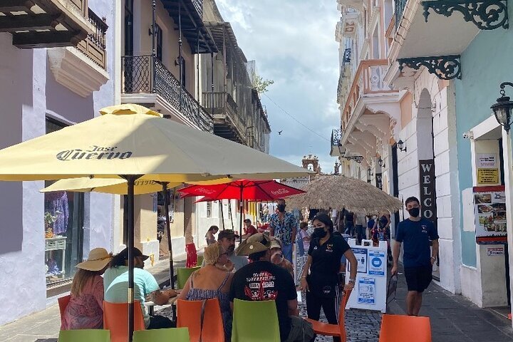 2024 Self-Guided Bar Crawl Tour in Old San Juan with Drinks