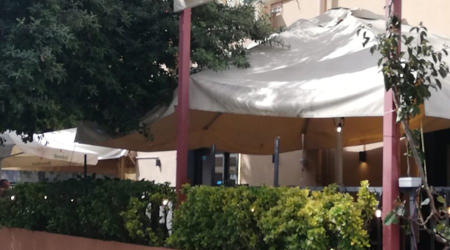 La nuova insegna del locale