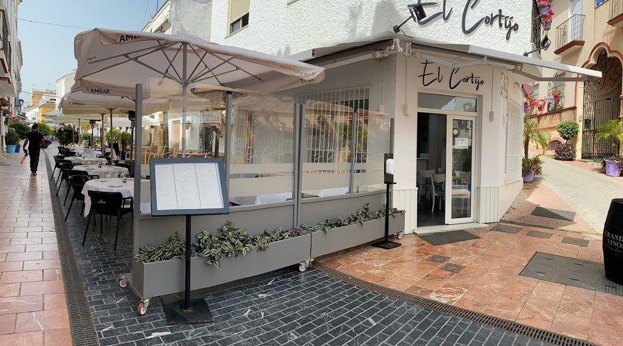 🥗Qué mejor que comenzar el fin de semana con una buena comida. En el restaurante El Cortijo lo tenemos todo preparado para recibirte. 
-----
🥗What better way to start the weekend than with a good meal? At El Cortijo restaurant we have everything ready to welcome you. Make your reservation.