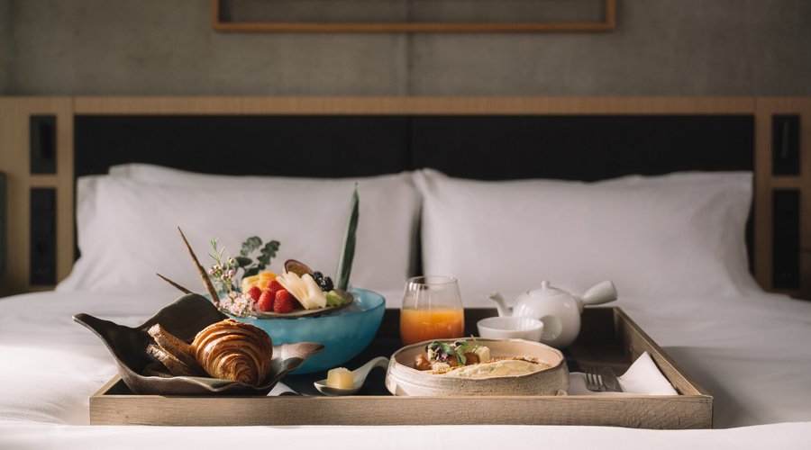 Breakfast, In-room dining