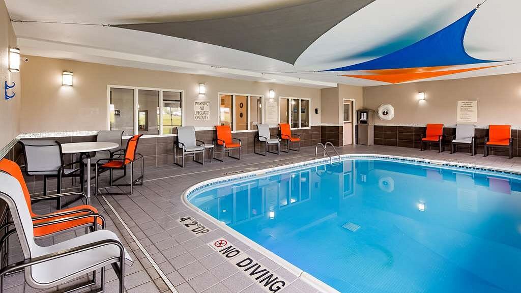 hotels in bartlett tn with indoor pool