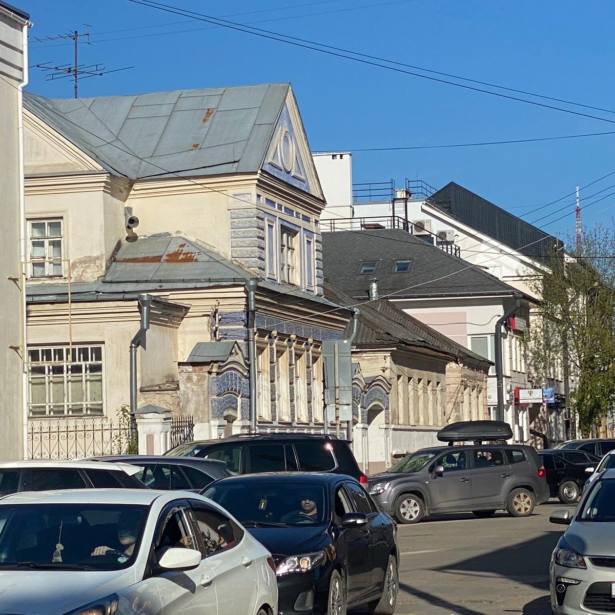 House тверь. Дом Бутягиной Тверь. Белый дом в Твери. Дом я. я. Бутягина.