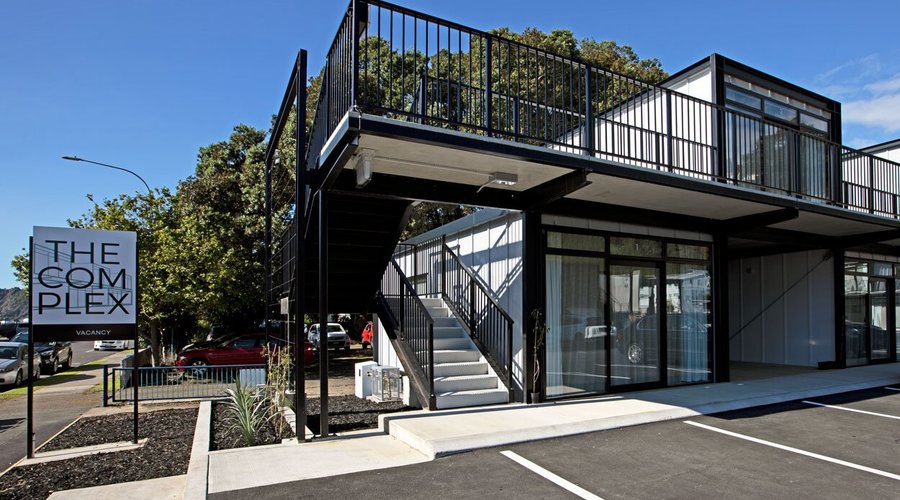 Our ground floor suites at The Com Plex Motel are ready for those who want to get in and out of your rooms with ease. Your carpark is right outside your door so you can go from driving to relaxing in seconds.