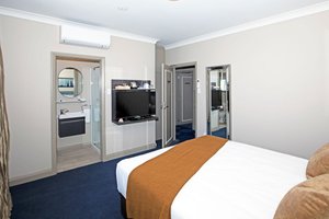 Room & Suite