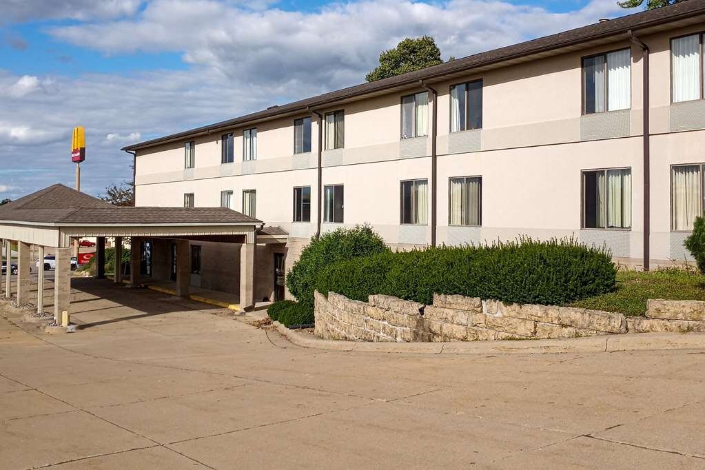 ECONO LODGE $61 ($̶7̶8̶) - Prices & Hotel Reviews - Maquoketa, Iowa