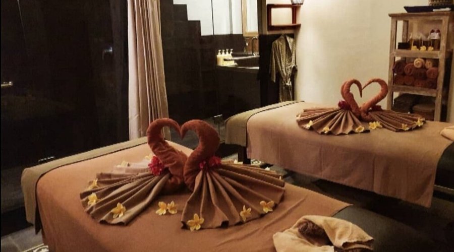 Spoil that special someone with a romantic couples massage next time your visiting the bukit.