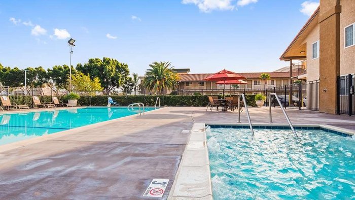 Best Western Plus Ontario Airport & Convention Center Pool Pictures 