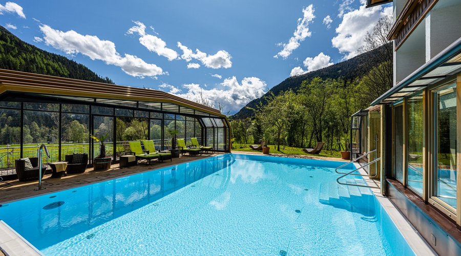 Beheizter und überdachbarer Aussenpool 