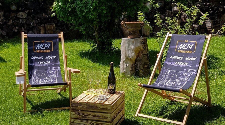 Gemütlich im großen Garten entspannen.