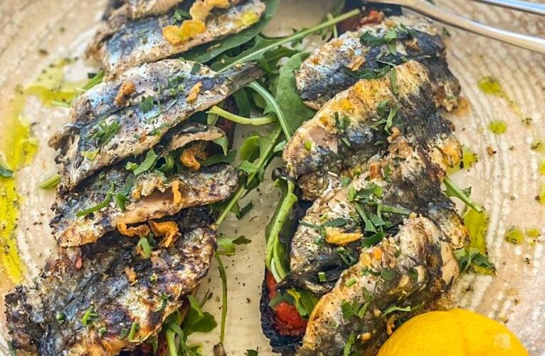 Grilled sardines on bruschetta with pepper sauce and green salad leafs ☺️☺️