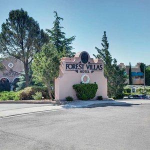 The Forest Villas Hotel in Prescott, image may contain: Hotel, Inn, City, Villa