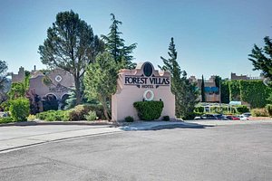 The Forest Villas Hotel in Prescott, image may contain: Hotel, Inn, City, Villa