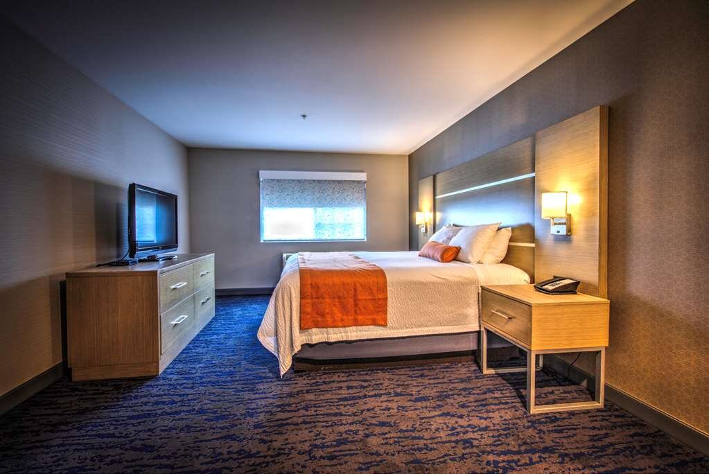 Hotel photo 1 of Best Western Plus Media Center Inn & Suites.