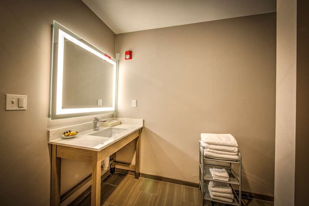 Hotel photo 25 of Best Western Plus Media Center Inn & Suites.