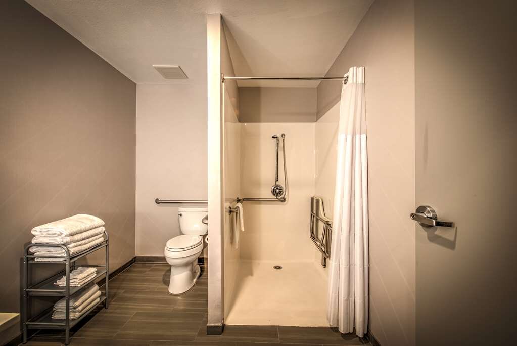 Hotel photo 38 of Best Western Plus Media Center Inn & Suites.