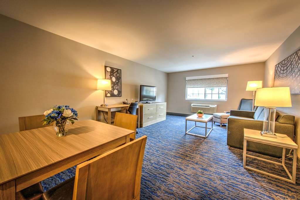 Hotel photo 35 of Best Western Plus Media Center Inn & Suites.
