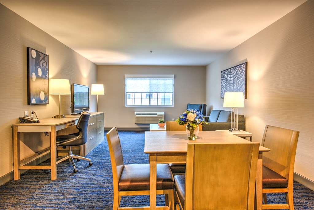 Hotel photo 33 of Best Western Plus Media Center Inn & Suites.