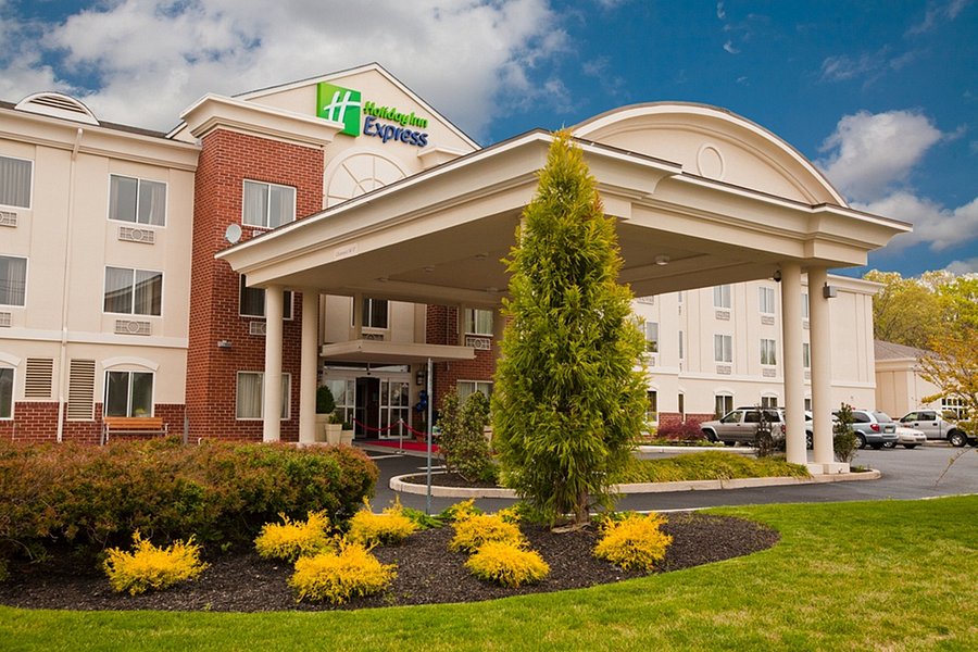 HOLIDAY INN EXPRESS HOTEL & SUITES $89 ($̶1̶2̶7̶) - Prices & Reviews