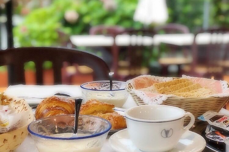 Break fast, petit dejeuner, colazione.