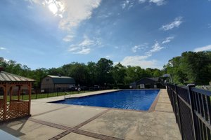 Pool & Beach