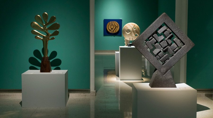 Las formas, los volúmenes y las texturas se hacen presentes en la exhibición "Morfologías liberadas", compuesta por 39 piezas, entre las que se encuentran algunas inéditas. 

Para apreciar la exposición completa te esperamos de martes a sábado de 10:00 a 18:00 horas y domingo de 10:00 a 15:00.