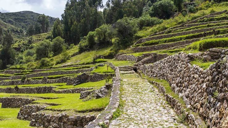 COMPLEJO ARQUEOLÓGICO DE INKILLTAMBO CUSCO PERÚ