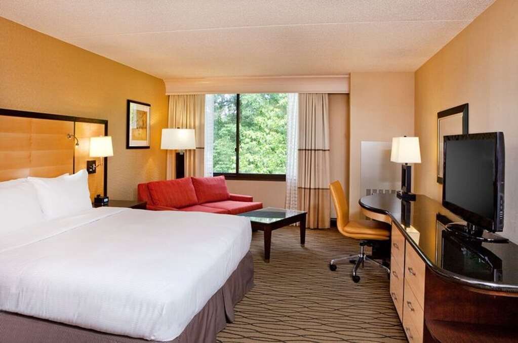 Hotel photo 9 of Hilton Woodcliff Lake.