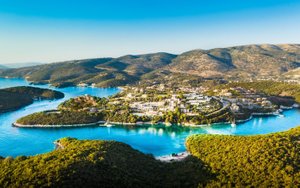 Sivota Retreat - powered by Playitas in Syvota, image may contain: Sea, Nature, Outdoors, Water