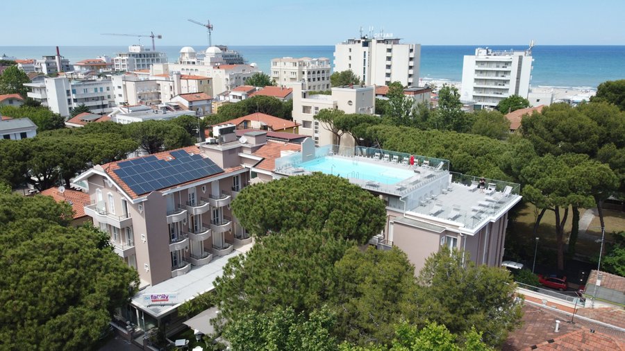 piscina vista dal drone