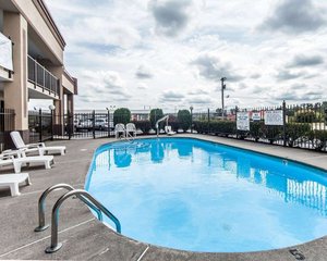Pool & Beach