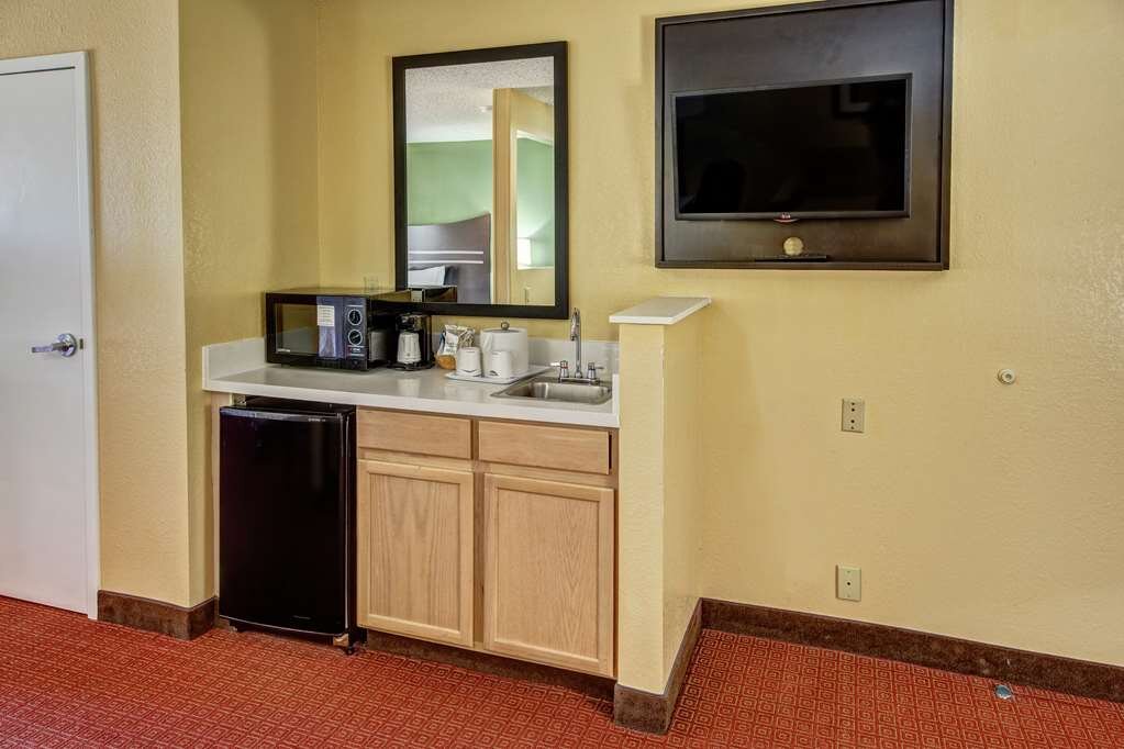 Hotel photo 8 of Hampton Inn Hot Springs.
