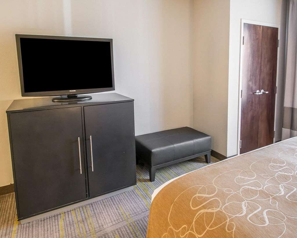 Comfort Suites Miami Airport North Rooms Pictures Reviews Tripadvisor   Spacious Suite With Added 