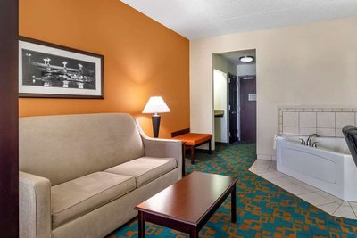 Hotel photo 10 of Comfort Suites Knoxville West-Farragut.