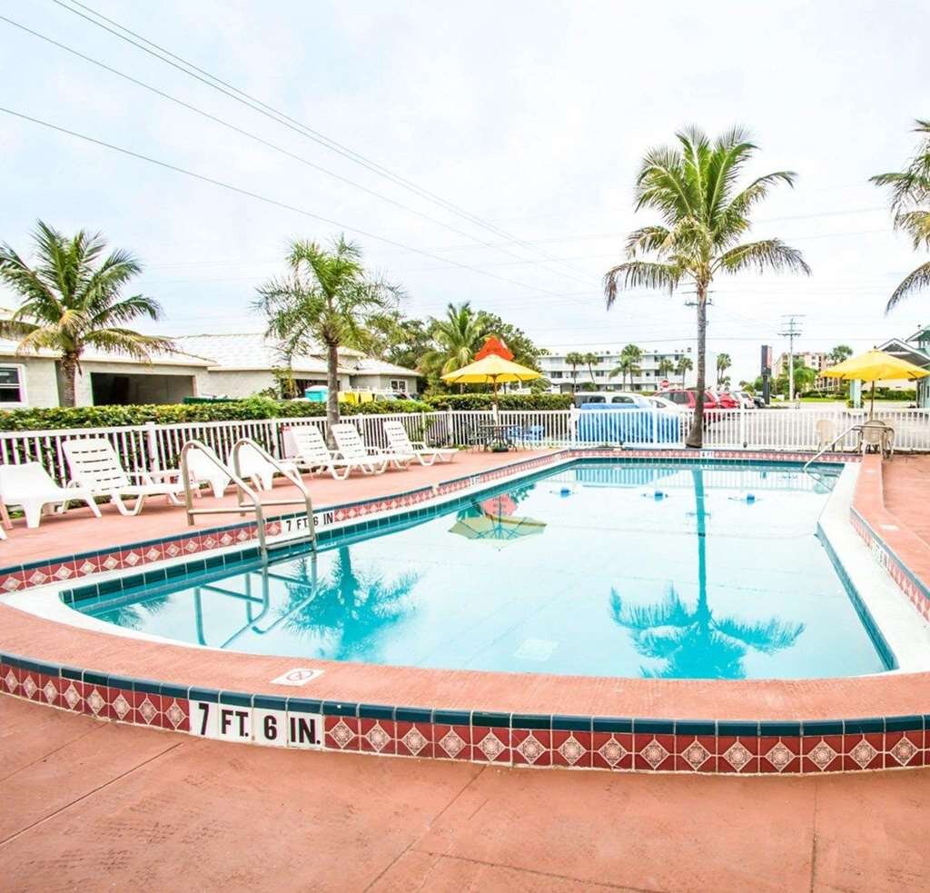 Econo Lodge Cocoa Beach Near The Port Pool Pictures Reviews   Outdoor Pool 